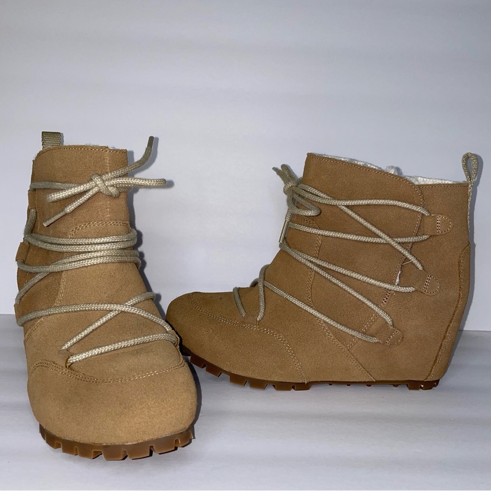 NWOB Merrell Wedge Polar Boots